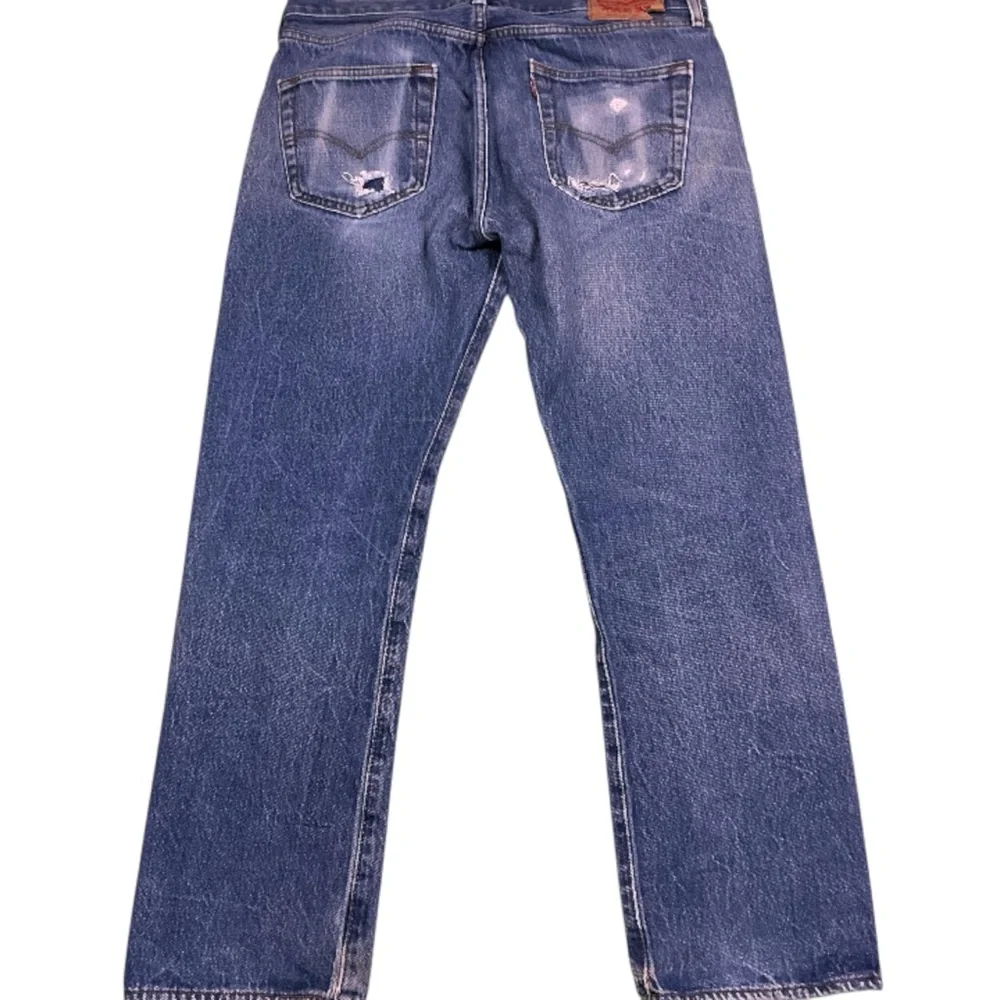 Y2K Levi’s 501 button fly straight leg jeans 34 x 28